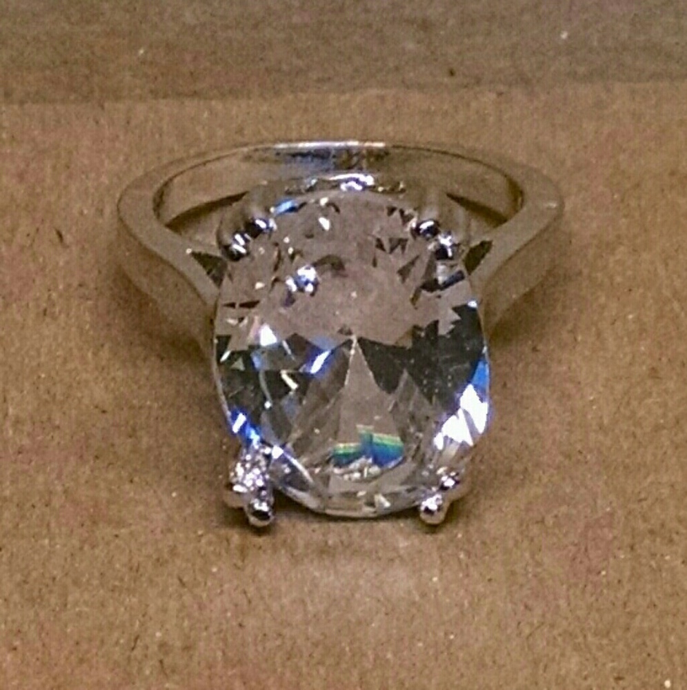 Beautiful Solitaire Large Rhinestone Ring - image 1